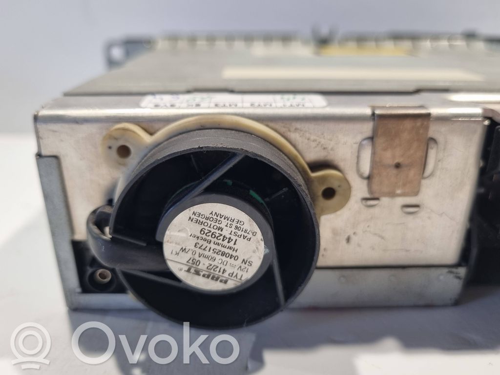 Radio / CD/DVD atskaņotājs / navigācija