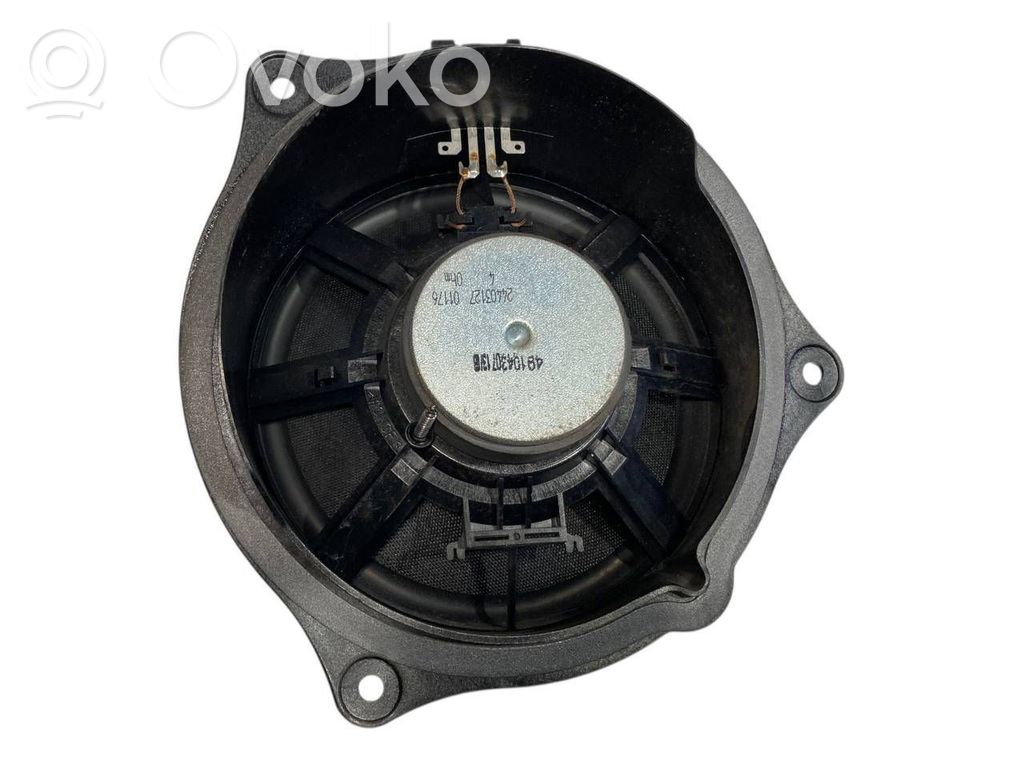 Speaker(s) in front door