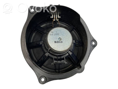 Speaker(s) in front door
