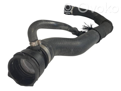 Caurulīte (-es) / šļūtene (-es)