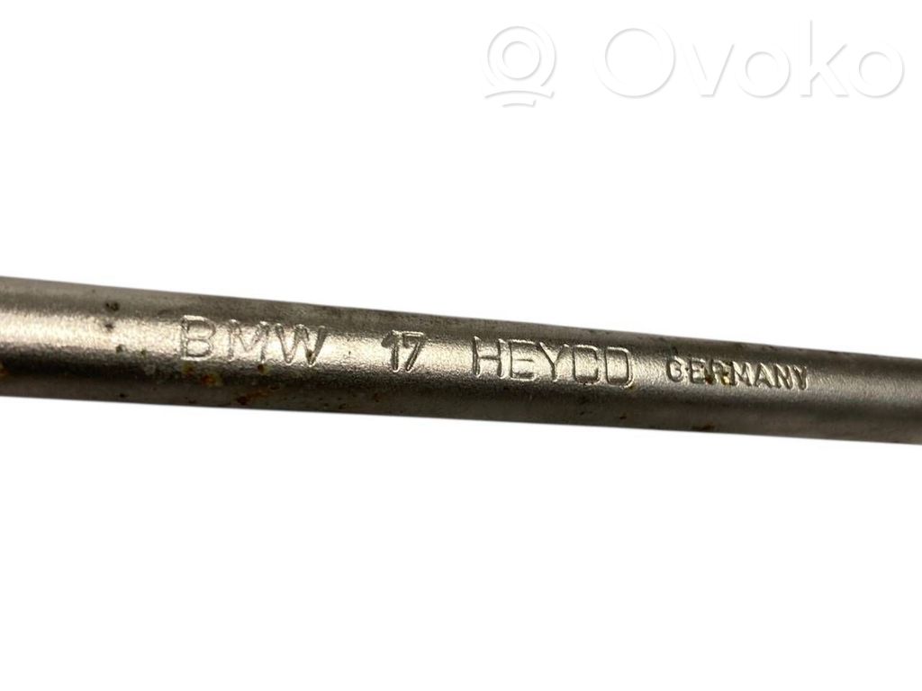 Riteņu uzgriežņatslēga