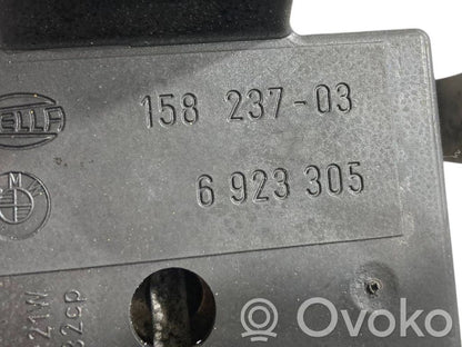 Держатель крышки заднего фонаря