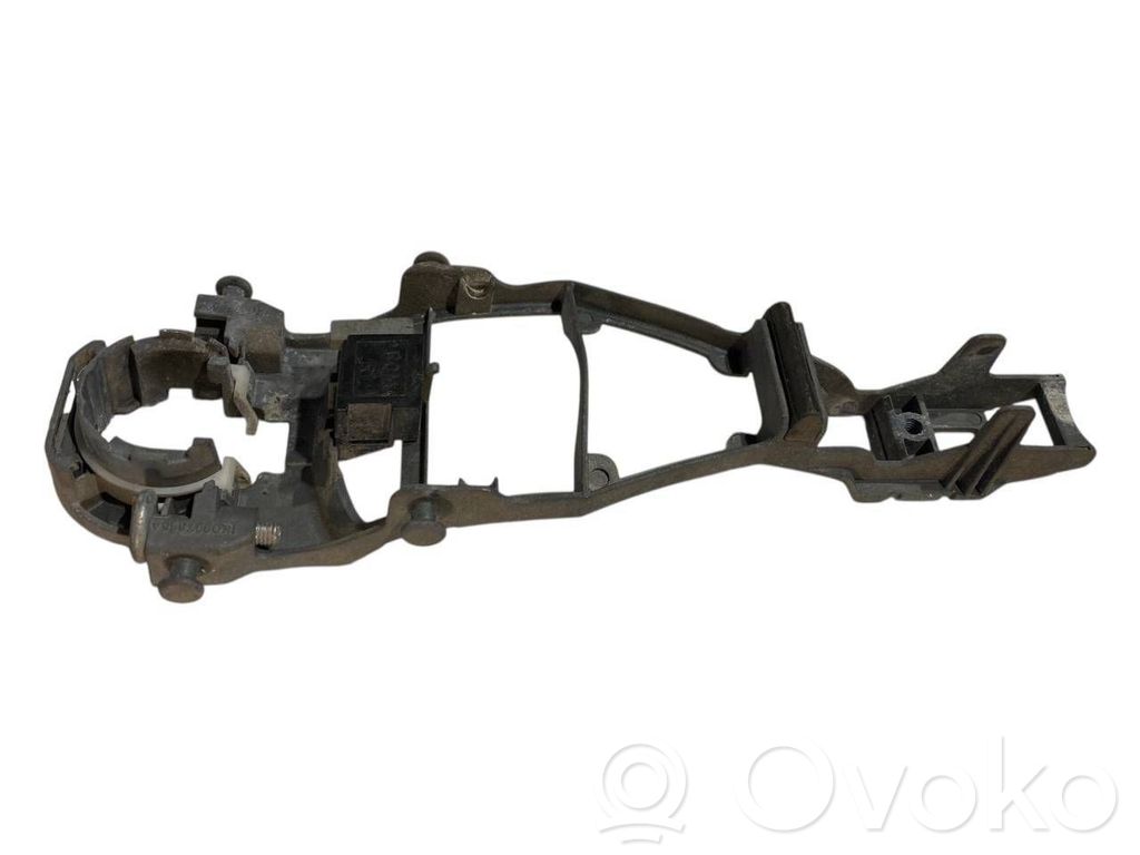 Priekšpusē turētājs / kronšteins ārējam atvēršanas rokturim