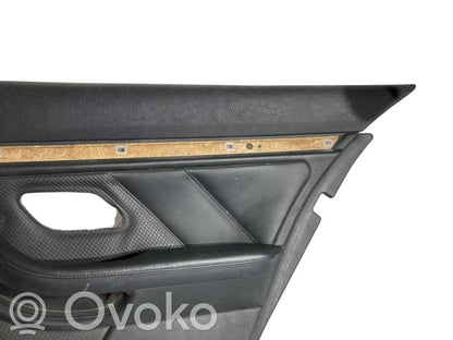 Apšuvums aizmugurējām durvīm