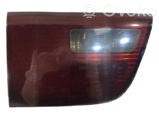 Aizmugurējais lukturis pārsegā