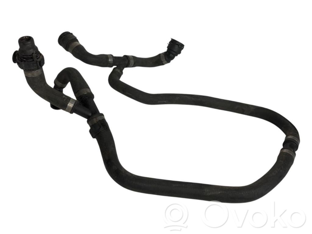 Caurulīte (-es) / šļūtene (-es)