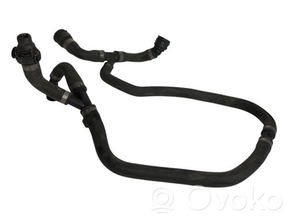 Caurulīte (-es) / šļūtene (-es)