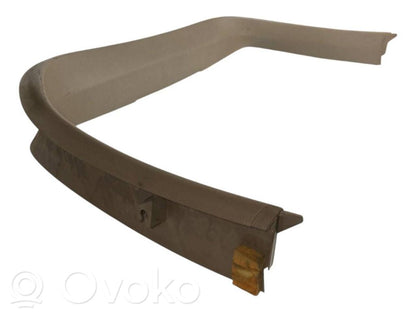 Augšējā dekoratīvā apdare (pie loga)