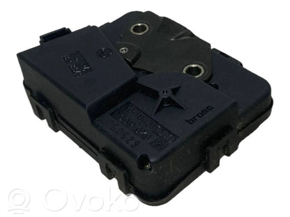 Aizmugurējā pārsega slēdzene