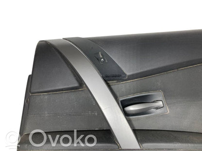 Apšuvums aizmugurējām durvīm