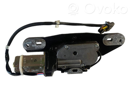 Aizmugurējā pārsega pievilcējs