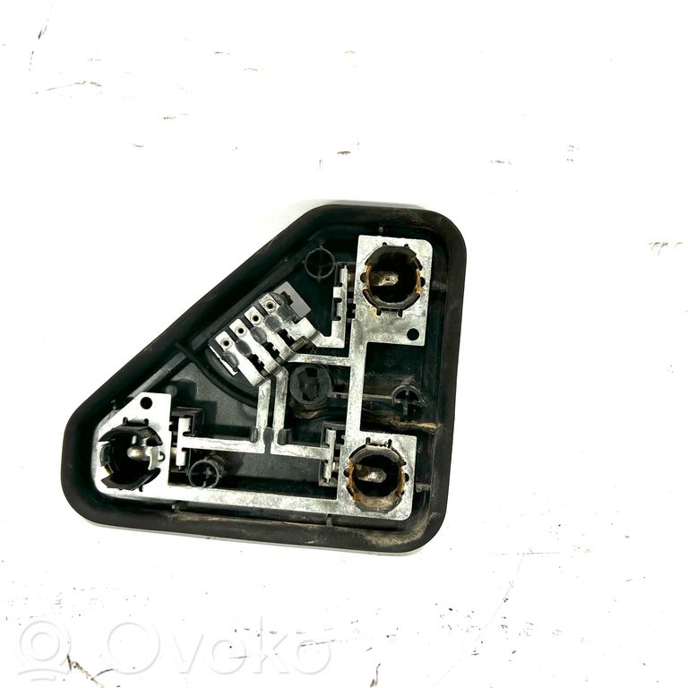 Aizmugures spuldzes vāka turētājs