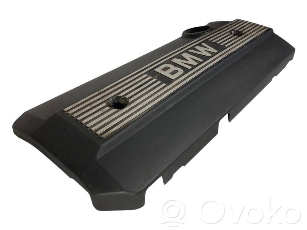 Dzinēja pārsegs (dekoratīva apdare)