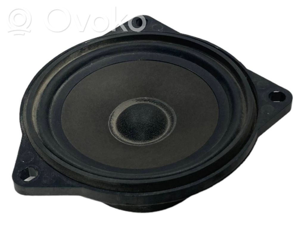 Skaļrunis (-i) priekšējās durvīs