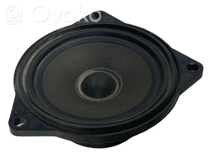 Skaļrunis (-i) priekšējās durvīs