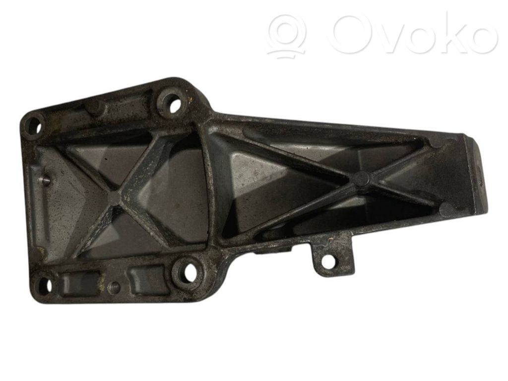 Dzinēja nostiprināšanas stiprinājums-kronšteins