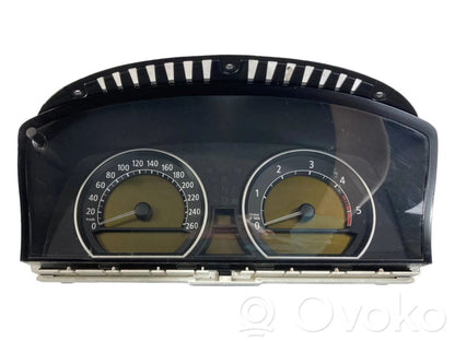 Speedometer (in the instrument panel)