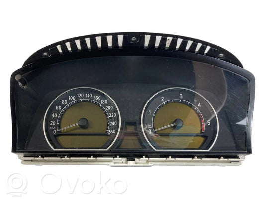 Speedometer (in the instrument panel)