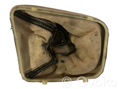 Ātrumu pārslēgšanas sviras dekoratīvā apdare (āda, uzgalis)