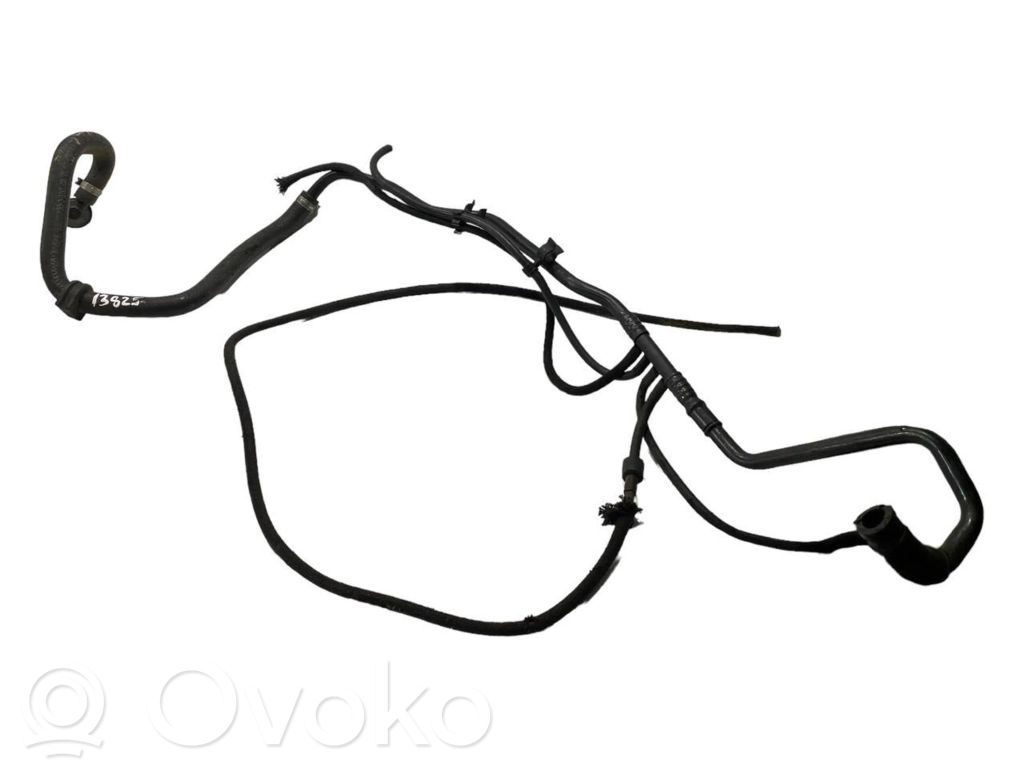 Caurulīte (-es) / šļūtene (-es)