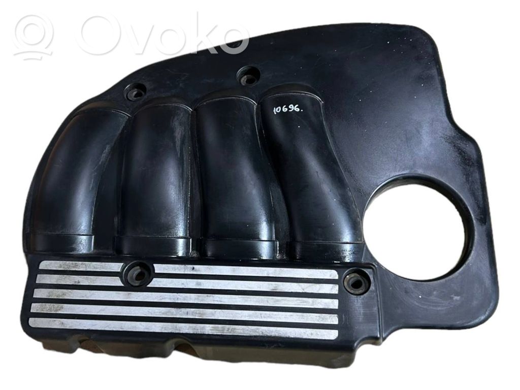 Engine cover (decorative trim)