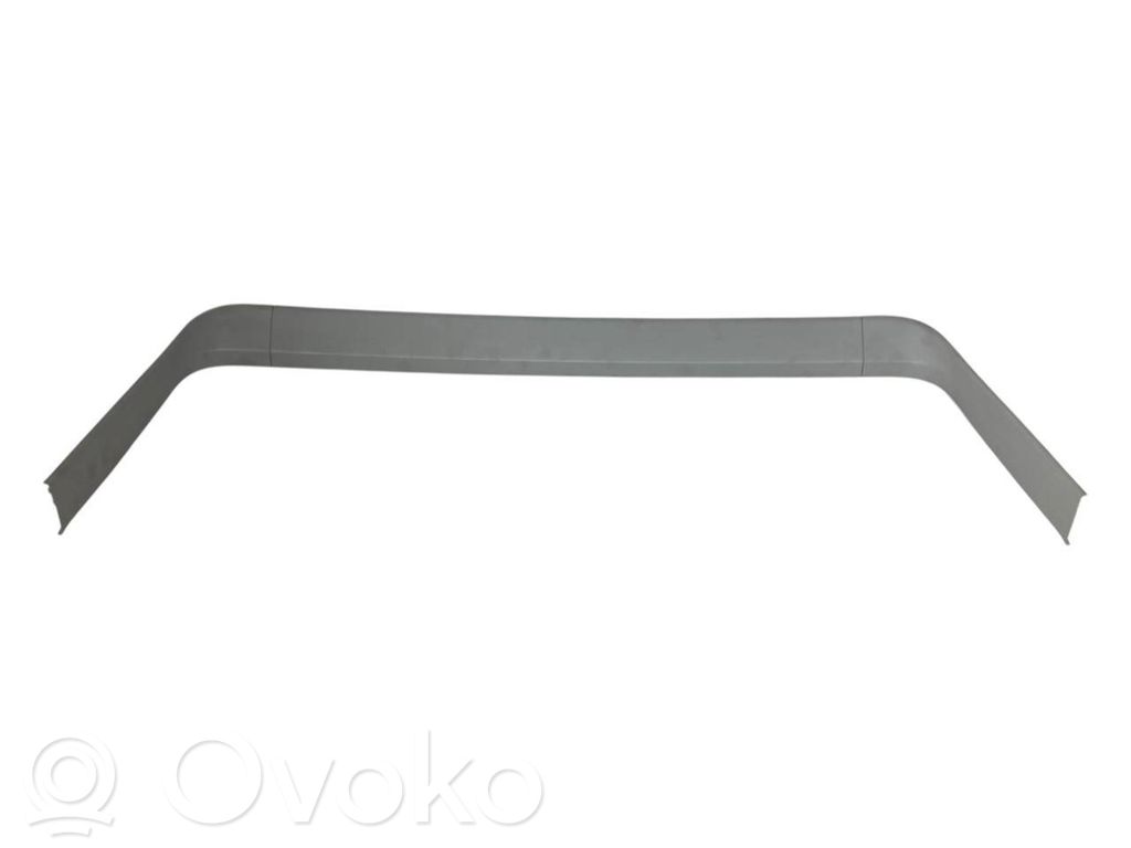 Augšējā dekoratīvā apdare (pie loga)