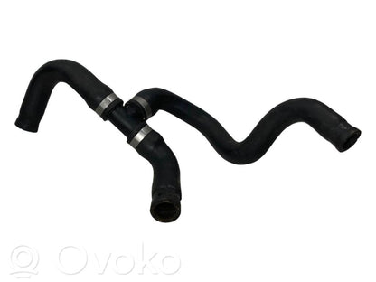 Caurulīte (-es) / šļūtene (-es)