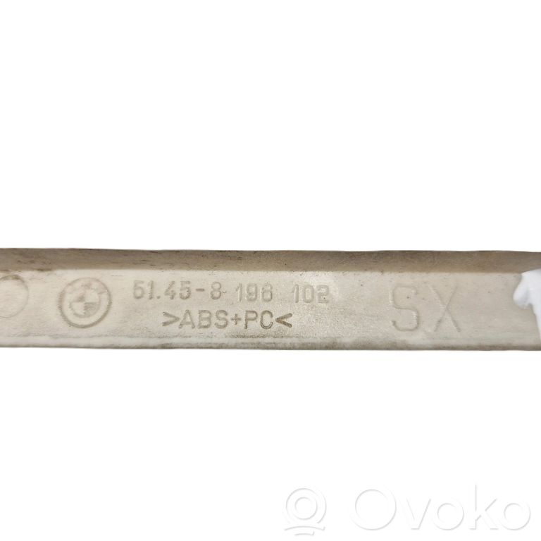 Cita veida salona detaļa