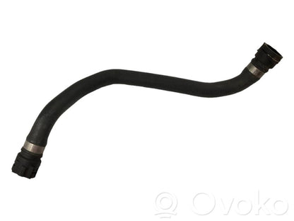 Caurulīte (-es) / šļūtene (-es)