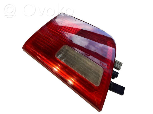 Aizmugurējais lukturis pārsegā