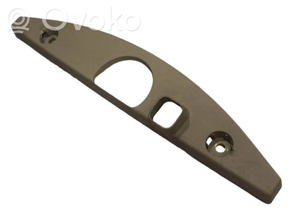 Augšējā dekoratīvā apdare (pie loga)