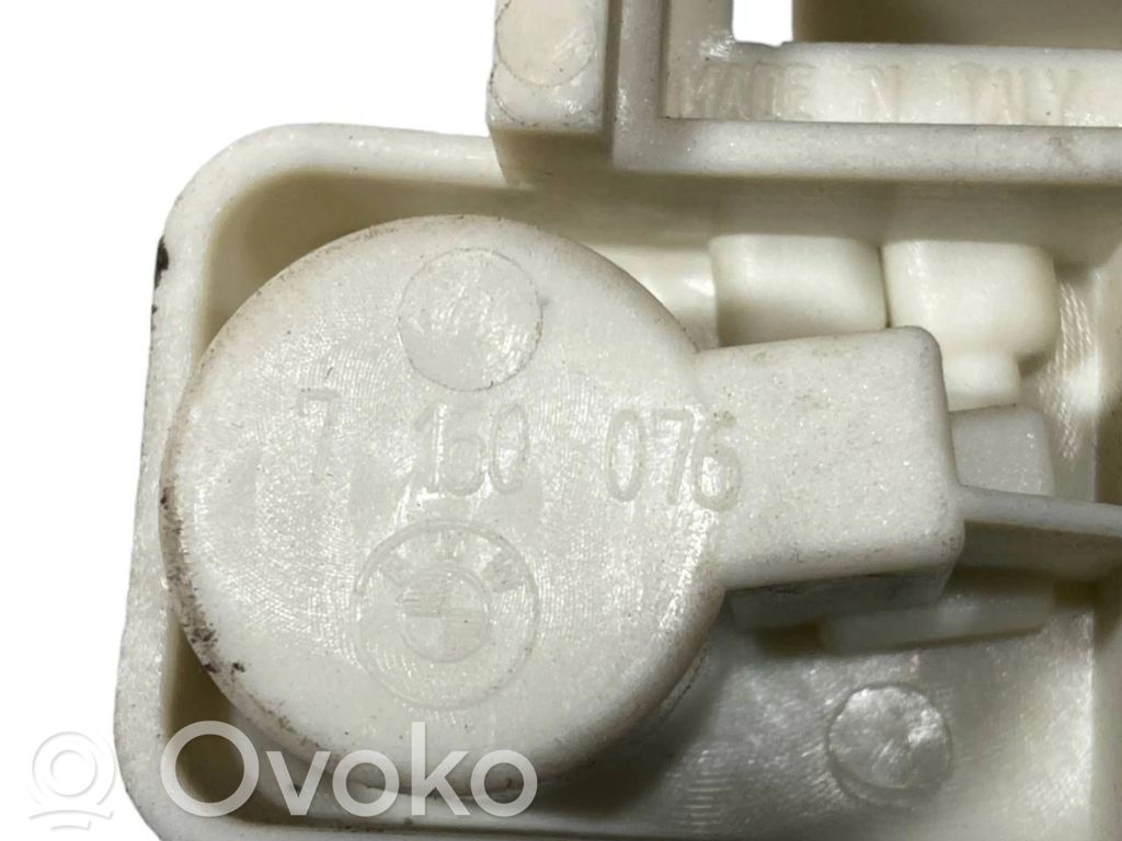 Aizmugures spuldzes vāka turētājs