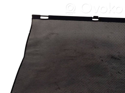 Aizmugurē logu aizkars