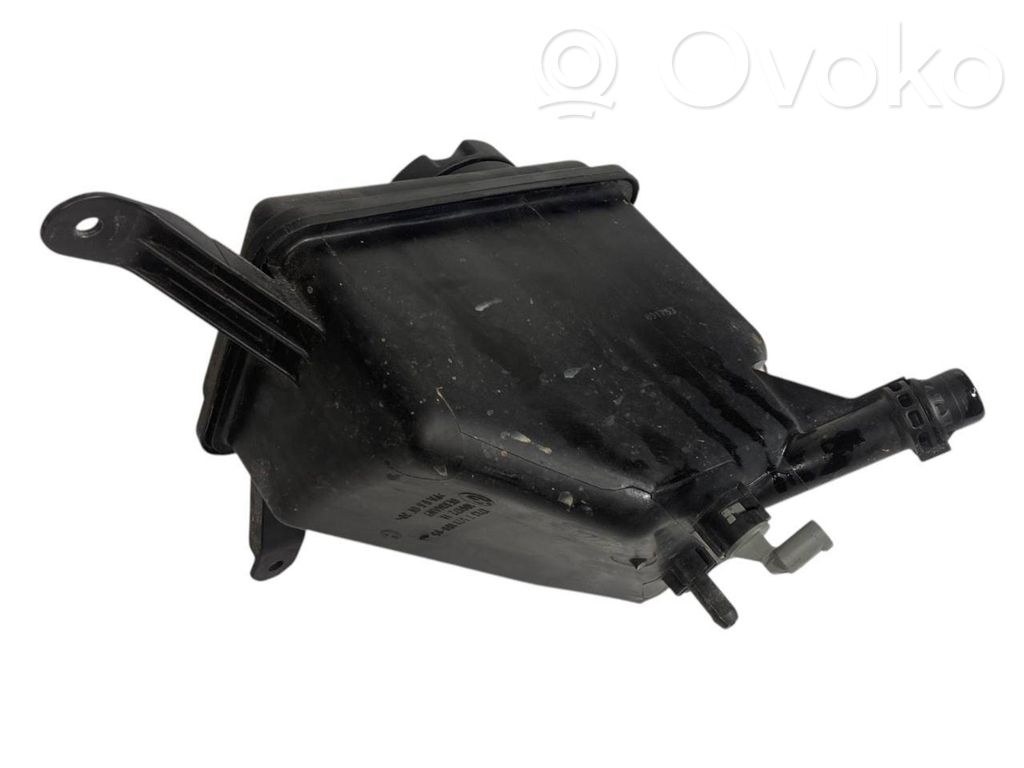 Расширительный бачок охлаждающей жидкости