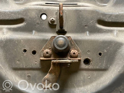 Dzinēja pārsegs (vāks)