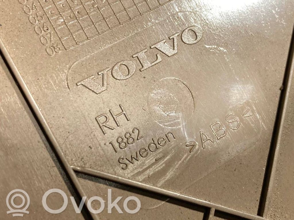 (B) statņa dekoratīvā apdare (augšdaļa)