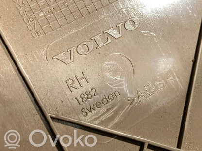 (B) statņa dekoratīvā apdare (augšdaļa)