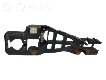 Priekšpusē turētājs / kronšteins ārējam atvēršanas rokturim