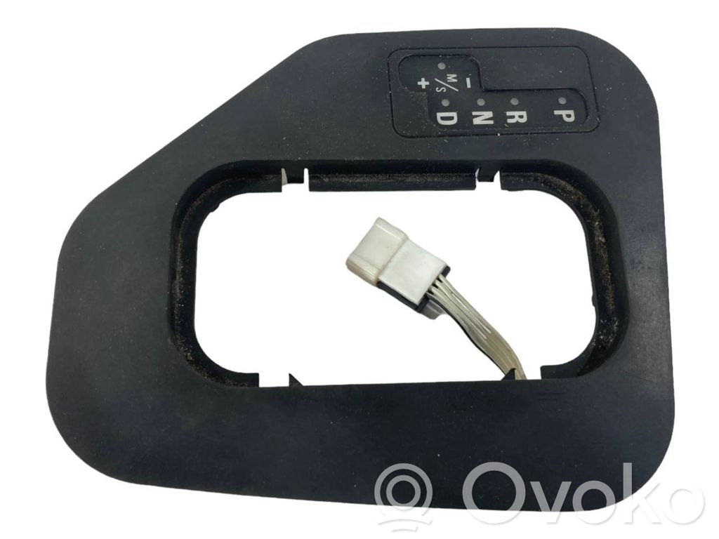 Ātrumu pārslēgšanas sviras dekoratīvā apdare (plastmasas)