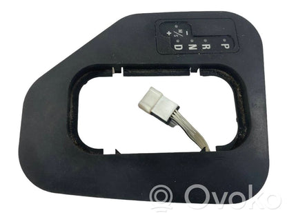 Ātrumu pārslēgšanas sviras dekoratīvā apdare (plastmasas)