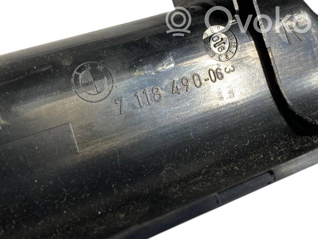 Priekšējā pasažiera sēdekļa sliedītes dekoratīvā apdare