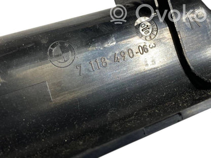 Priekšējā pasažiera sēdekļa sliedītes dekoratīvā apdare