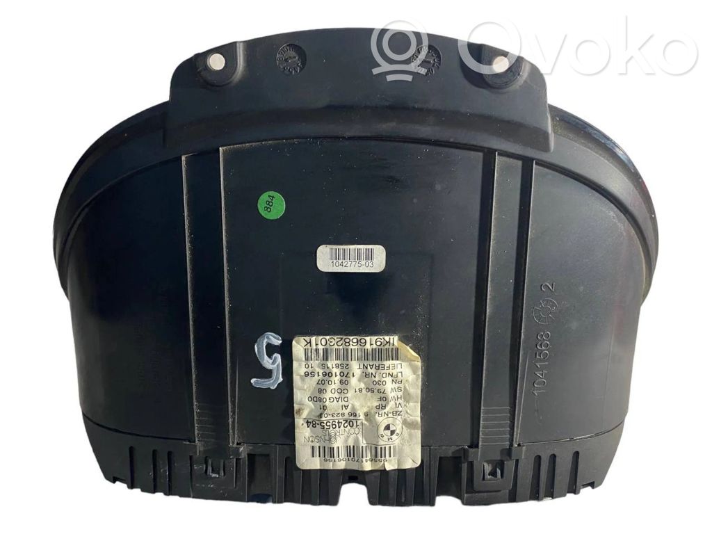 Speedometer (in the instrument panel)