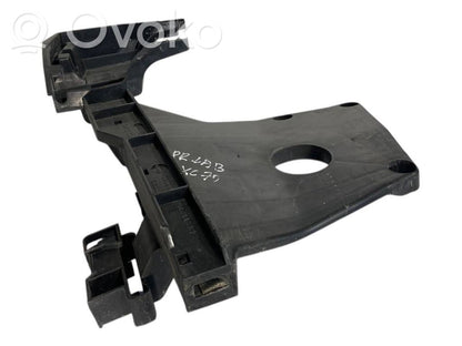 Priekšpusē turētājs / kronšteins ārējam atvēršanas rokturim