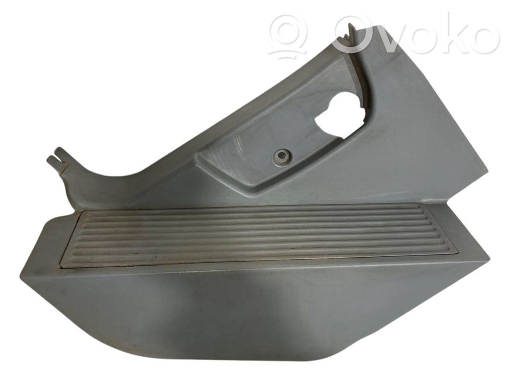 Kāju zonas sānu dekoratīvā apdare