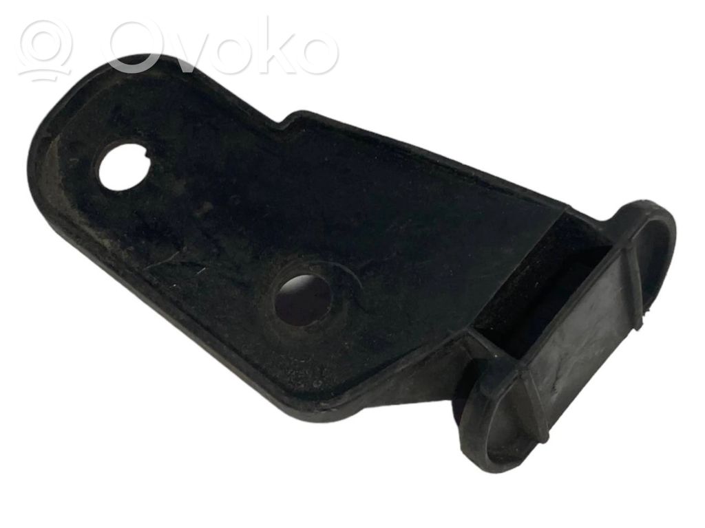 Priekšpusē bampera turētājs