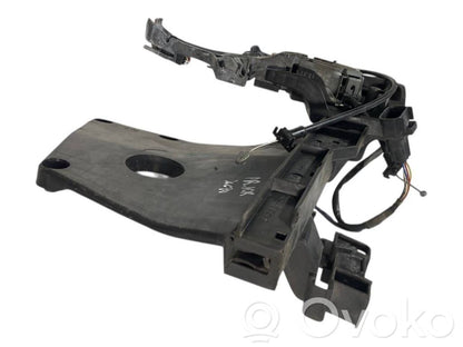 Priekšpusē turētājs / kronšteins ārējam atvēršanas rokturim