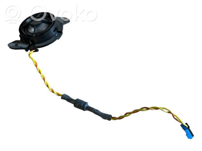 Skaļrunis (-i) pakaļējās durvīs