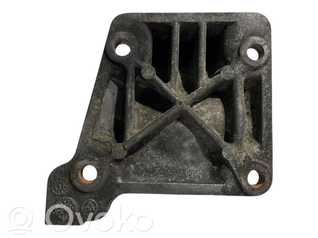 Dzinēja nostiprināšanas stiprinājums-kronšteins