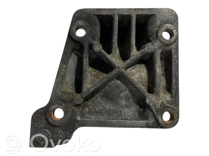 Dzinēja nostiprināšanas stiprinājums-kronšteins